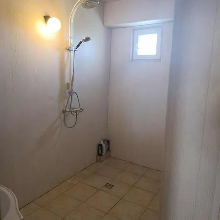 за настаняване *