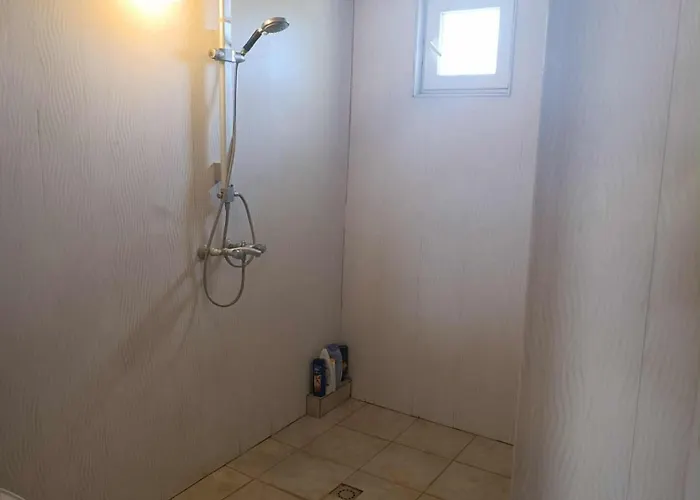 за настаняване *